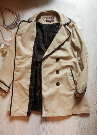 Бежевый тренч пальто макинтош с черными кожаными вставками длинное светлое деми2 фото