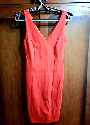 Ефектна червона сукня, плаття