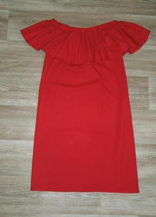 Платье с открытыми плечами красное3 фото