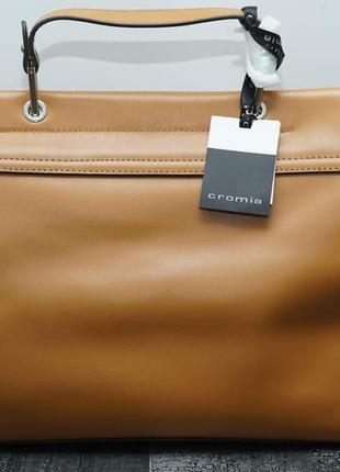 Жіноча сумка середнього розміру від італійського бренду cromia, світло-коричневого кольору.2 фото