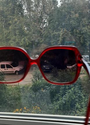 Сонцезахисні окуляри в червоній оправі 🕶1 фото