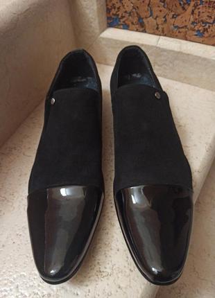 Красивые комбинированные туфли натуральный замш и натуральный лак на языке