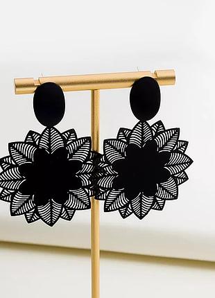 Женские серьги черные - диаметр 4,5см, пластик
