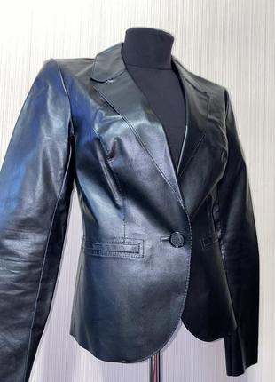 Шикарный чёрный эко кожа плотная стоячая пиджак классика