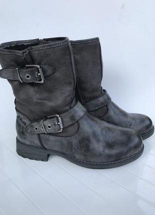 Фірмові черевики