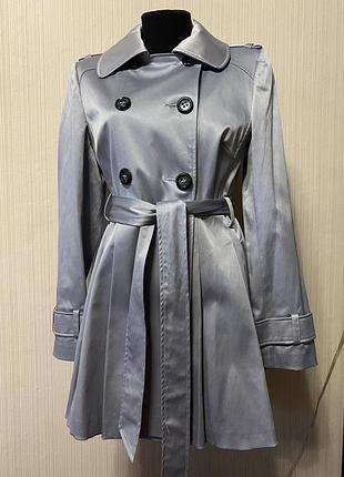 Серый плащ тренч металлик атласный