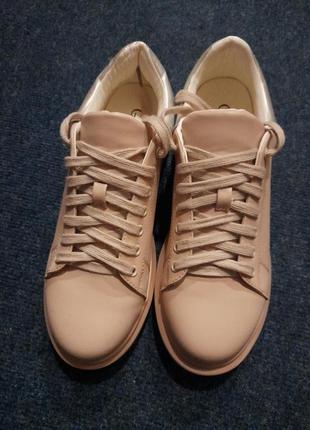 Бежеві кеди