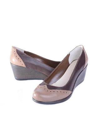 Туфли из натуральной кожи на танкетке женские