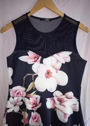 Асимметричное платье из неопрена в цветы с сеточкой, 40-46разм,quiz.3 фото
