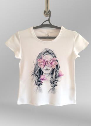 Жіноча футболка з принтом дівчина з квітами
