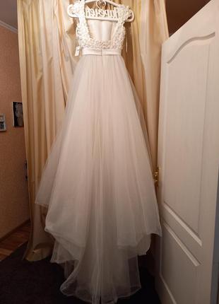 Продам свадебное платье со шлейфом1 фото