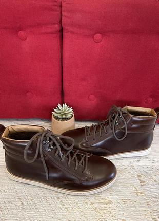 Clarks,із натуральної шкіри на овчині,розмір 42,устілка 28,5.більшомірять