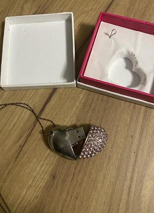 Кулон серце масивний сріблястий рожевий зі стразами іде в коробці флешка5 фото