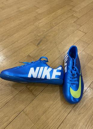 Кроссовки для футбола стелька 26,5см 700 грн