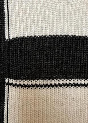Очень красивый и стильный брендовый вязаный свитер-оверсайз.10 фото