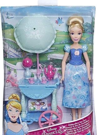 Попелюшка чаювання disney princess cinderella fashion doll with tea cart accessory, оригінал2 фото