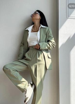 Костюм жіночий