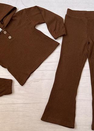 Модний костюм для дівчинки