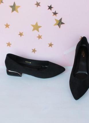 Черные туфли, лодочки 37, 38 размера на маленьком каблуке1 фото