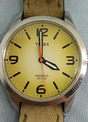 Кварцовий годинник в ретро стилі від timex