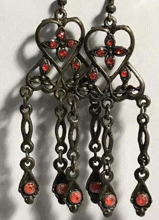 Сережки у вінтажному стилі з червоним камінням1 фото
