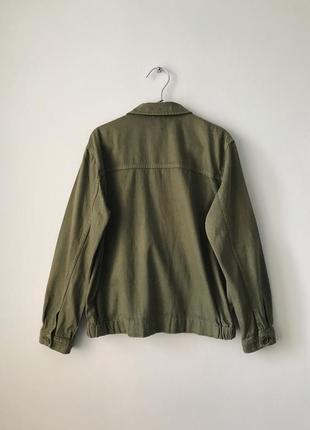 Куртка кольору хакі topshop куртка-сорочка з великими кишенями захисного кольору6 фото