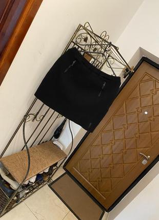 Красива тепла юбка escada