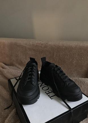 Броги, черевики, шкіряні кеди осінь-весна