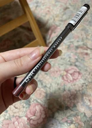 Матовий олівець для контурів губ nyx professional makeup suede matte lip liner відтінок cherry skies