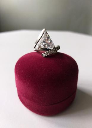 Серебряное кольцо с крупным камнем. серебро 925 проба с трезубцем. срiбло.