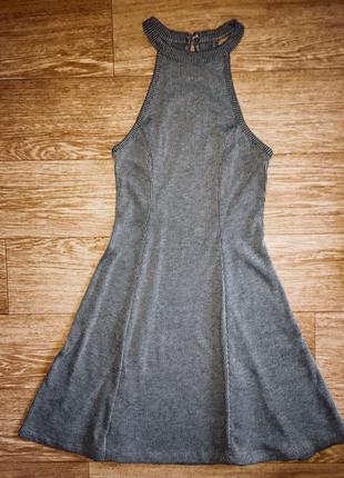 Трикотажное платье со стойкой в рубчик hollister3 фото