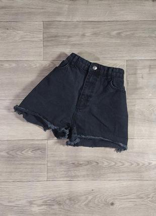 Черные джинсовые шорты с необработанным краем
