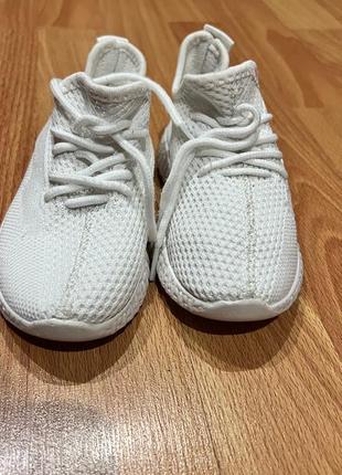 Дуже м’які та легкі кросівки yeezy