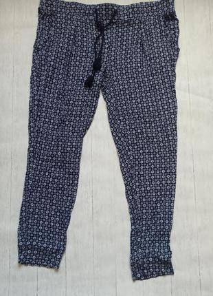 Женские трикотажные брюки с декоративным рисунком от tchibo германия , р. наш 50-52 44-46 евро7 фото