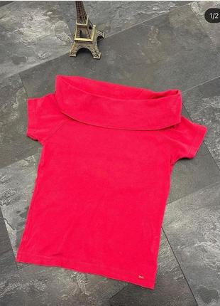 Красная футболка1 фото