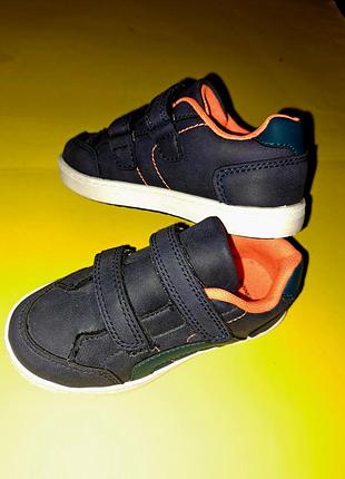 Деиисезонные кроссовочкт "dunnes:(р.25)