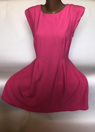 Яскраве рожеве плаття