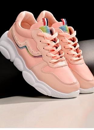 Кроссовки женские