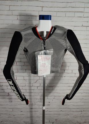 Жіноча захисна велокуртка dainese
оригінал, rrp 180 євро
made in italy