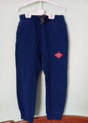 Дуже теплі спортивніштани 8-9 років140 ріст
72 см довжина
45 крок
42 бедра
30 пояс