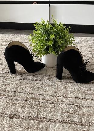 Туфлі bertan