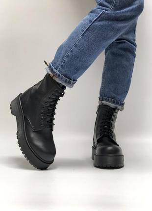 Женские кожаные демисезонные ботинки dr. martens