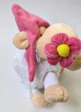 Мягкая игрушка барашек 🐏 овечка  в шапочке с цветочком3 фото