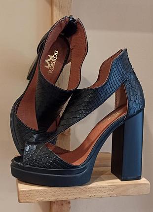 Босоніжки шкіряні troisrois 🥰🌺🇺🇦