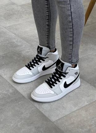 Кросівки жіночі nike air jordan retro 1 hight grey black/кроссовки женские найк аир джордан ретро 110 фото