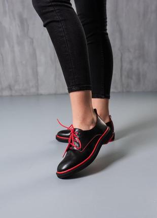 Стильні туфлі жіночі чорні на шнурках на плоскій подошві демісезонні,демі,осінні,весняні (осінь,весна 2022-2023)