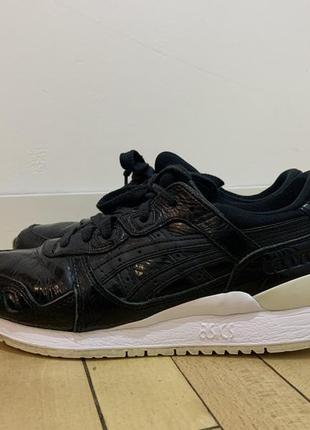 Женские кроссовки asics