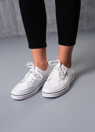 Стильные кеды женские белые на шнурках на плоской подошве демисезонные,деми,осенние,весенние (осень,весна 2022-2023)2 фото