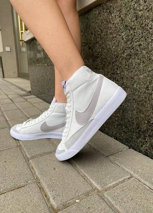 Жіночі кросівки nike blazer 77 low ‘77’ vintage white beige 24 фото