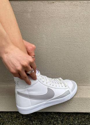 Жіночі кросівки nike blazer 77 low ‘77’ vintage white beige 29 фото